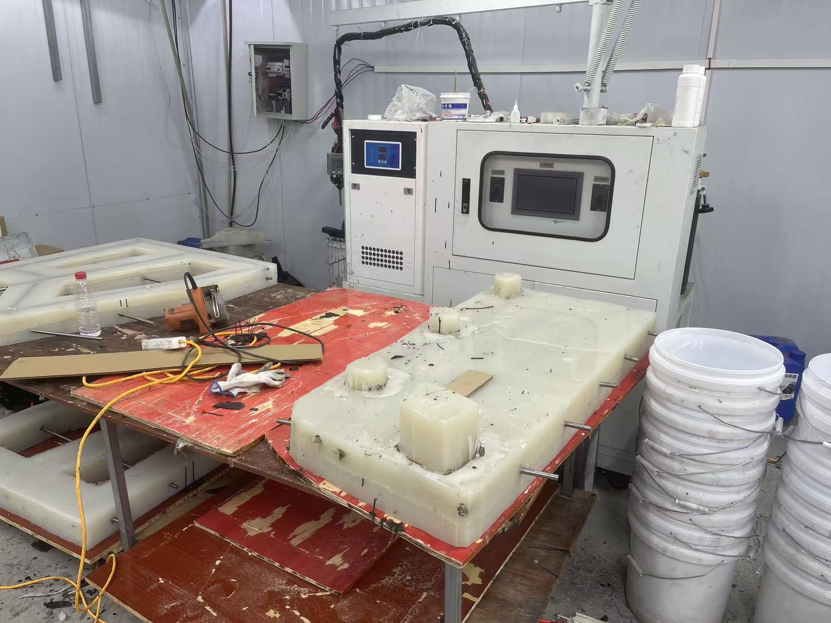 硅胶覆膜&低压灌注